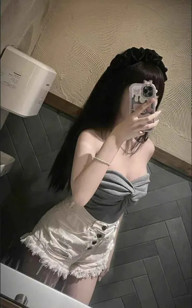 100+ ảnh gái xinh che mặt đẹp cuốn hút